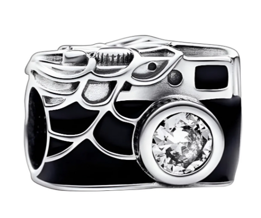 charm camara spiderman